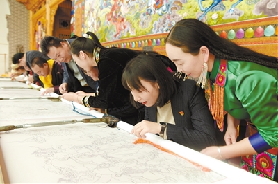 格薩爾史詩藏繡長卷在貴南“開繡”
