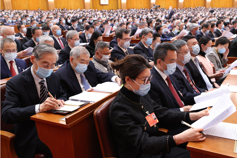 ཨུ་ཡོན་རྣམས་ཀྱིས་ནན་ཏན་གྱིས་བྱ་བའི་སྙན་ཞུར་ཉན་བཞིན་པའི་ཚུལ།