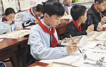 【坚定信心 实干争先 深入学习贯彻习近平总书记考察青海重要讲话精神 感恩·成长】心怀家国情 恰同学少年