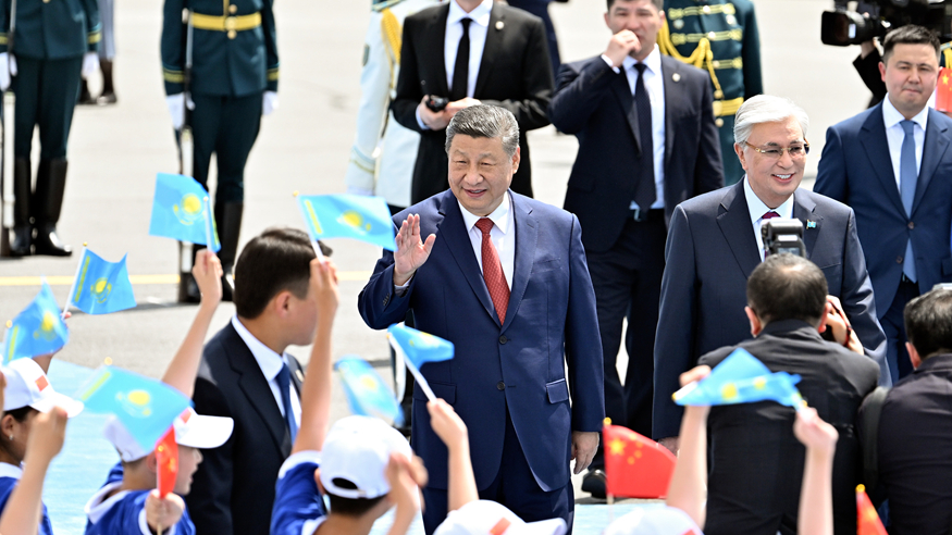 习近平抵达阿斯塔纳出席第二届中国—中亚峰会