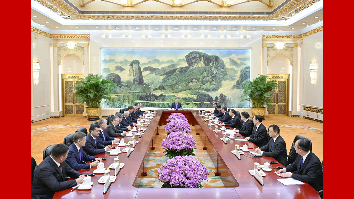 习近平集体会见上海合作组织成员国外长理事会会议外方代表团团长