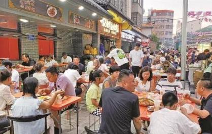 “青海暑期旅游觀察”系列報道之六 吹著夏風擼串 外擺經(jīng)濟就是這么香
