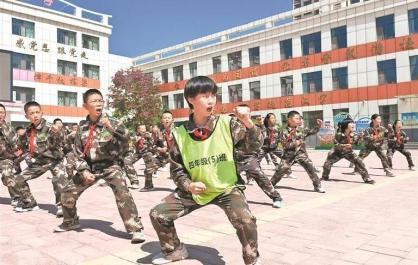 軍魂扮靚五彩童年——記“青海省擁政愛(ài)民模范單位”中國(guó)...