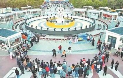 【文化中国行】文化盛宴与民生温度的双向奔赴——“西海2261·河湟文化大集”一线观察