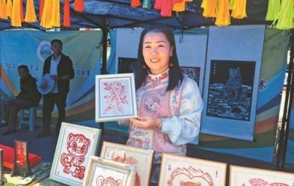 【大美青?！じ咴闱颉繄?chǎng)外開心逛展 場(chǎng)內(nèi)你攻我守——第...