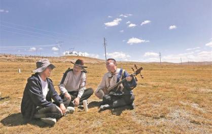 【家住黃河源】彈起扎木念 舞出“黃河”情