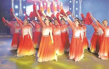 500架无人机表演点亮夜空西宁玉树两地联动共迎祖国华诞