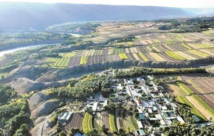 【家住黃河源】黃河臺(tái)地上藏著個(gè)“桃花源”