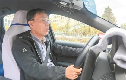 【最美高原奋斗者·最美交通人】15年接送路 照亮一座城——记青海申青出租租赁汽车有限公司驾驶员曹团结