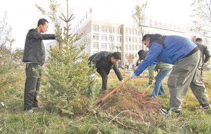 【坚定信心 实干争先】青海海东开展秋季义务植树活动