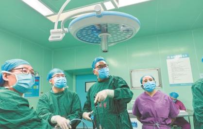 【山海同心 筑夢青?！ぴ喙适隆吭噌t(yī)者妙手回春 花季少女破繭重生