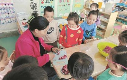 【辉煌“十四五” 改革谱新篇·走基层 看变化】指尖耕耘润童心 点滴实践促成长