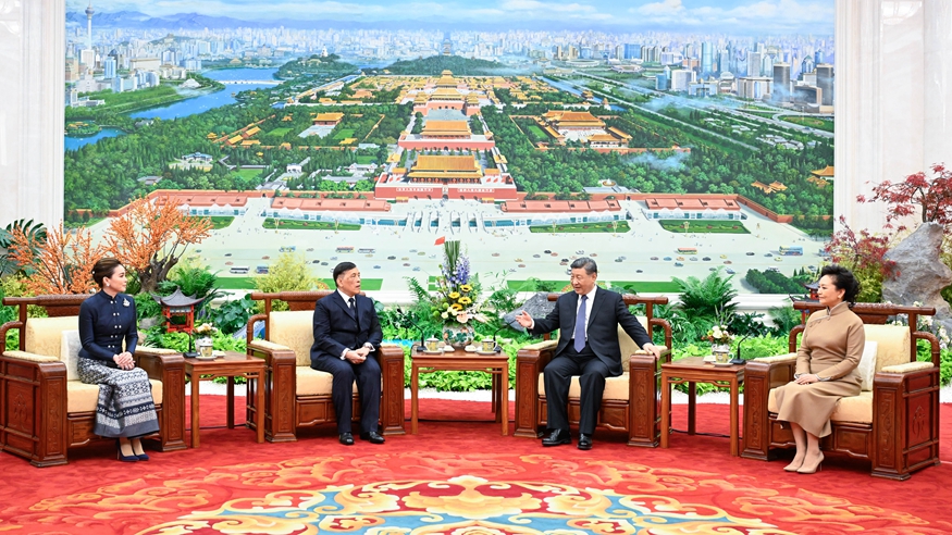 習近平會見泰國國王哇集拉隆功