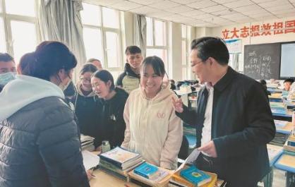 高原上的教育追光者