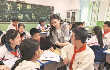 【辉煌“十四五”改革谱新篇】铁轨延伸处 教育正开花