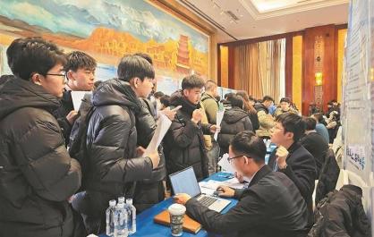 金城冬日暖 青隴才緣深——青?！靶@引才”蘭州專場招聘會(huì)見聞