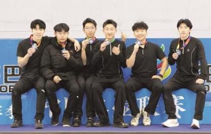 中国冰壶联赛西宁站比赛青海男子冰壶队夺冠