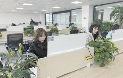 【坚定信心 实干争先】从“一碗面”到“一条链”——“智慧大脑”赋能化隆拉面