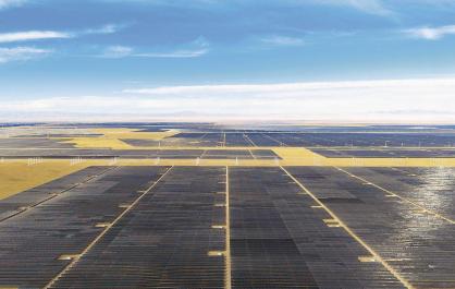 国家能源集团青海共和公司国家第三批大基地一期425兆瓦光伏项目并网发电