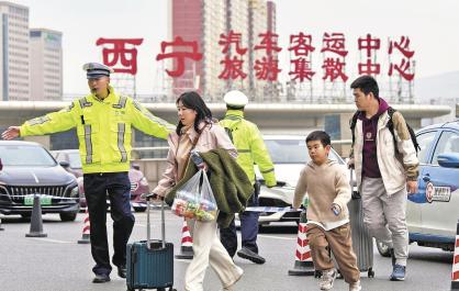 元旦假期暖心護(hù)航 助力旅客便捷出行