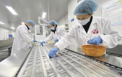 【堅(jiān)定信心 實(shí)干爭(zhēng)先】借力“飛地經(jīng)濟(jì)”賦能牦牛產(chǎn)業(yè) 果洛班瑪牦尊膠生產(chǎn)線正式投產(chǎn)