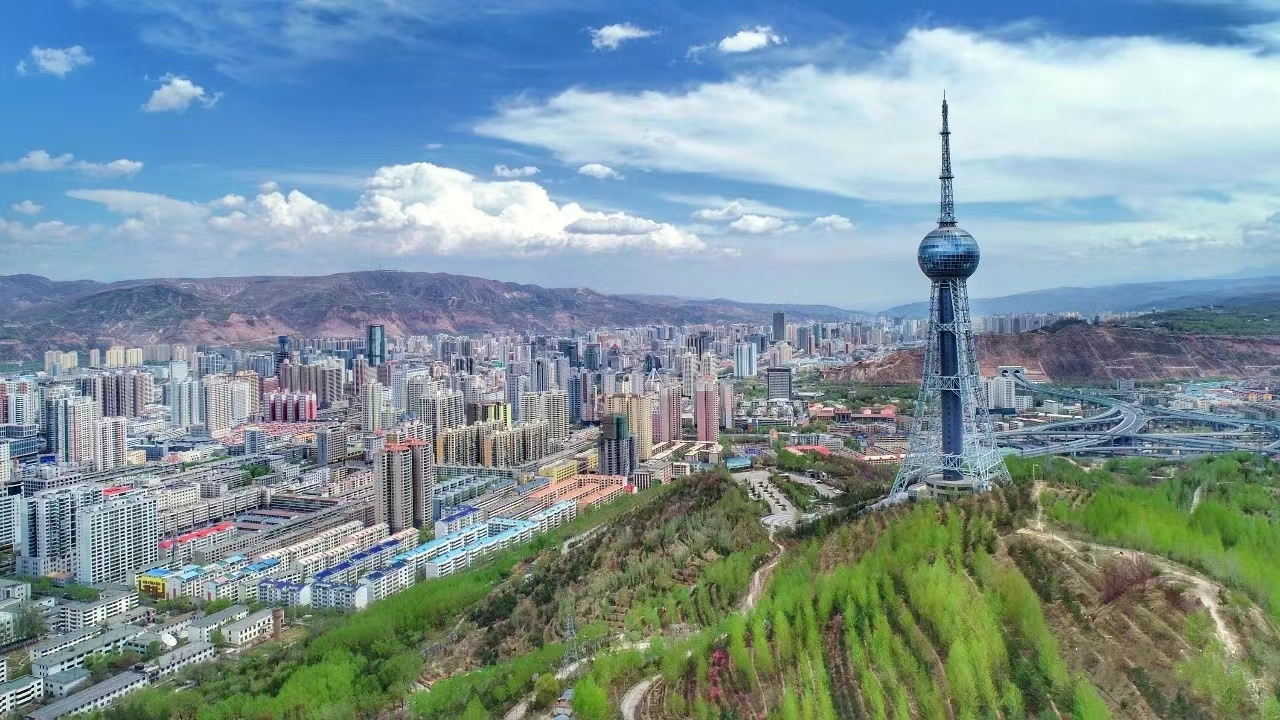 稳中向好！2025年青海空气质量优良天数比例达97.9%