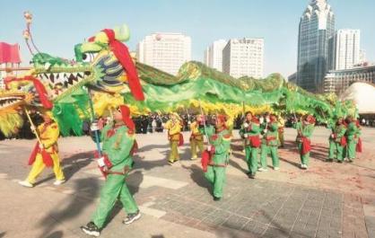 【新春走基層】西寧市城中區(qū)千人社火中心廣場(chǎng)火熱開演 十萬網(wǎng)友云端共賞民俗盛宴