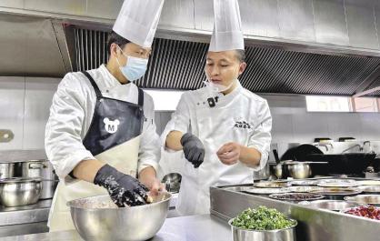 【新春走基層】青海老八盤“潮”起來