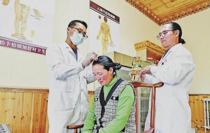 【新春走基層】高原藏醫(yī)的“康養(yǎng)雙技”