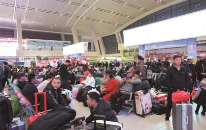 青藏集團(tuán)定制專列助407名員工返崗