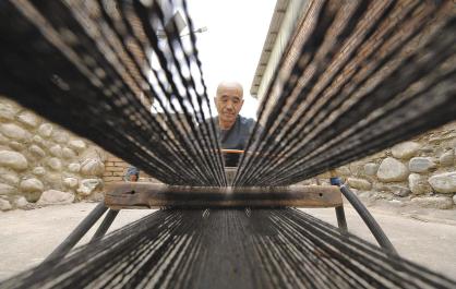 夫妻同心守艺 双手“剁”活非遗