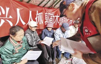 【萬(wàn)名干部下鄉(xiāng)】蒙古包里送政策