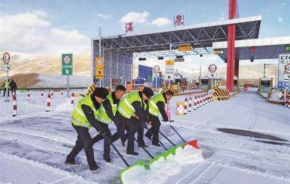 收費(fèi)公路出口交通量達(dá)957.42萬(wàn)輛 保障綠色通道車輛3.8萬(wàn)輛次春運(yùn)收官 出行熱度見(jiàn)證活力青海