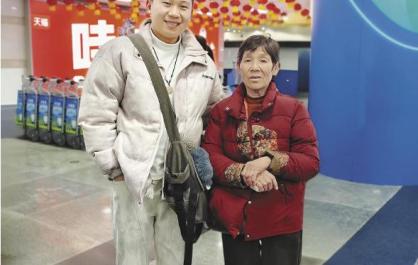 青春微光 温暖千里航程