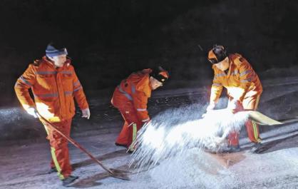 【祖國(guó)好 家鄉(xiāng)美】風(fēng)雪無(wú)阻護(hù)坦途——“90后”鐵軍在高原護(hù)路一線綻芳華