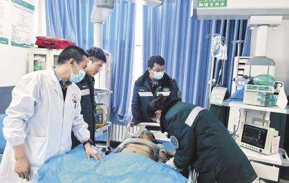 袁有義：《生命樹(shù)》映照下的高原醫(yī)者