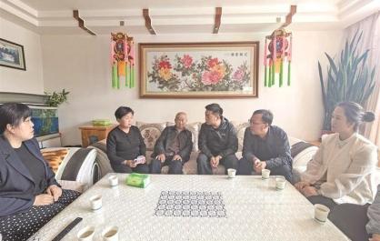 致敬孝亲榜样：活动主办团队看望孝亲典型