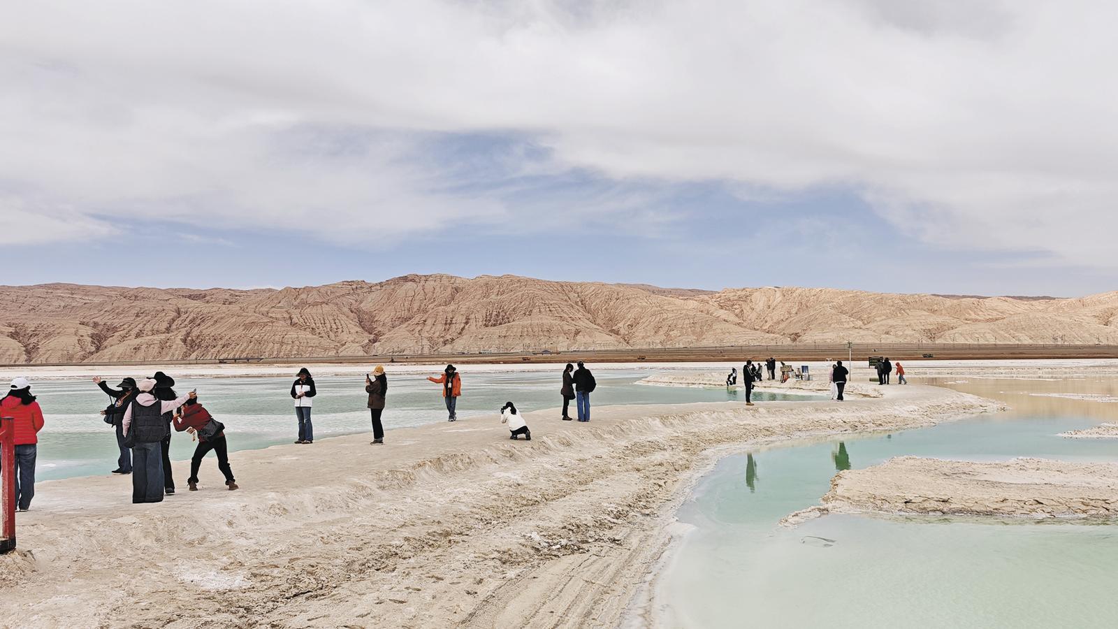 昆仑山下调色盘岁月深处宝藏境