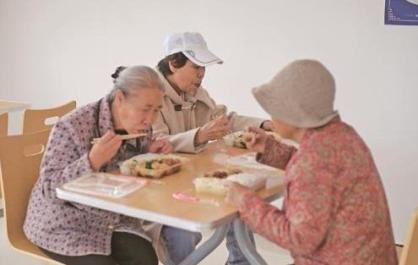 從“養(yǎng)老”到“享老” 格爾木：多元服務(wù)繪就最美夕陽紅