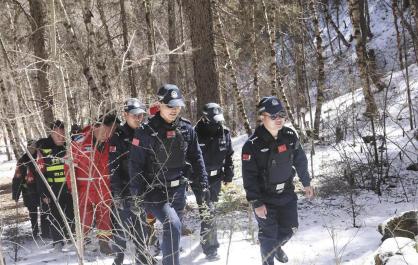 警灯照亮转场路——泽库县公安局改革破题记