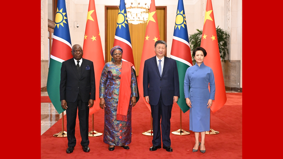 习近平同纳米比亚总统恩代特瓦会谈