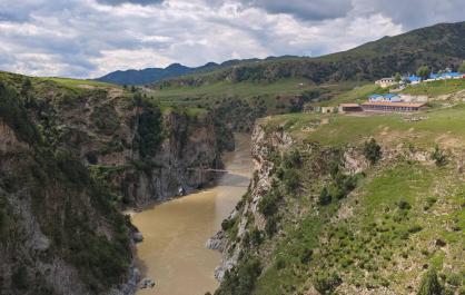宁木特黄河大峡谷：雄踞高原川峡相依 生态文旅新地标