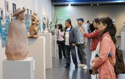塑绘高原青绿 对话湖山生灵！“湖山对话” 雕塑展在西宁青海美术馆开幕