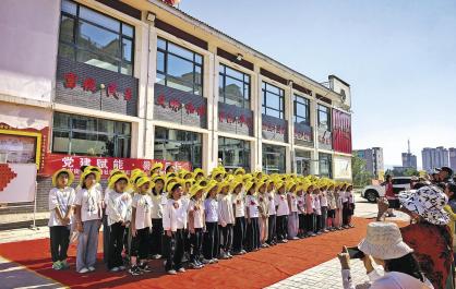 青海海东市平安区：“官方带娃”，家长安心